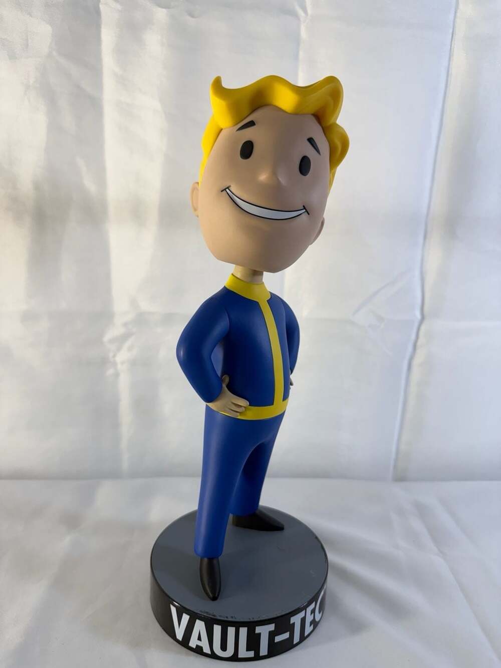 Fallout 4 Vault-Tec Vault Boy 12-Inch Hands on Hips Bobblehead
